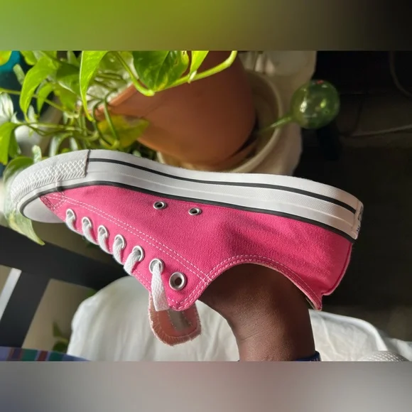 Converse All Star Chuck Taylor Hot Pink 💞Low Top Sneakers Womens 11.5 Mens 9.5 - Picture 13 of 16